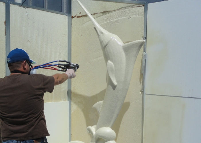 Máy phun polyurea trong tác phẩm điêu khắc cá heo